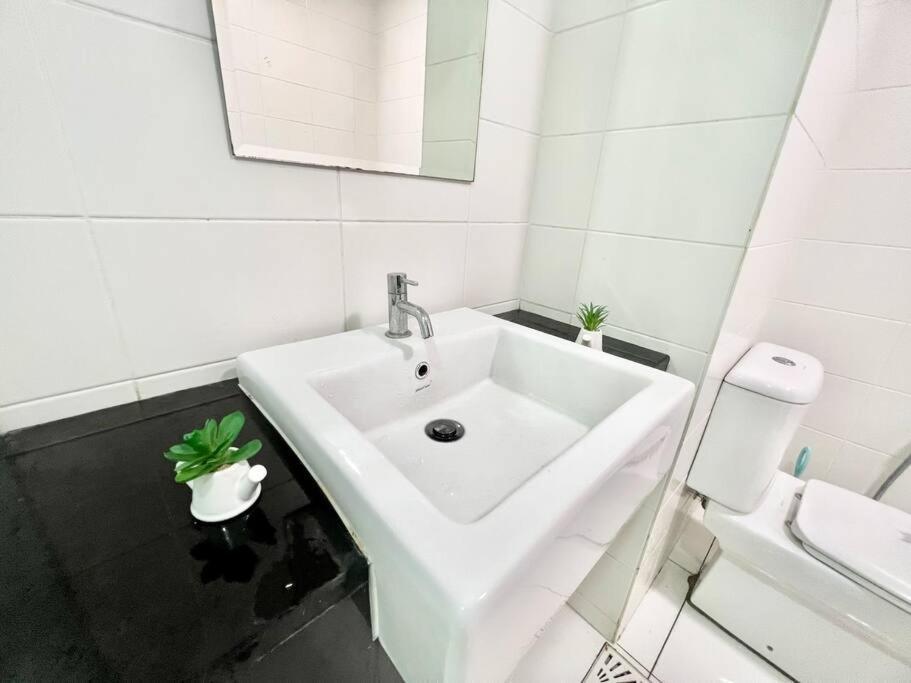 L 1-5pax Cozy 3bed Trefoil Wifi Smarttv Setia Alam
